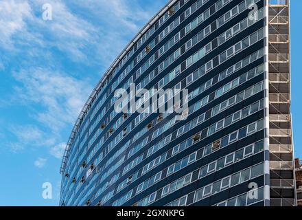 Schildfassade, Schild, Anhang zum Gasometer B-Gebäude, Simmers, Wien, Österreich Stockfoto