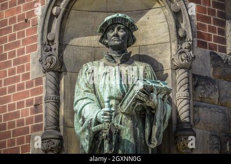 Denkmal, Huldrych Zwingli, Zwingli Kirche, Rudolfstrasse, Friedrichshain, Berlin, Deutschland Stockfoto