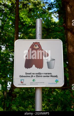 Warnschild gegen Bären, lassen Sie nicht Müll, Slowenien Stockfoto