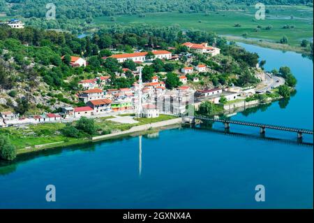 Shkodra Stadt und Fluss Bojana, Blick von der Burg Rozafa, Shkodra, Albanien Stockfoto