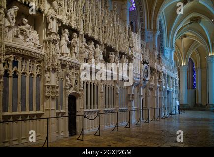 Restaurierter Chor, Chorgalerie der Kathedrale Notre-Dame, Chartres, Eure-et-Loir, Frankreich Stockfoto