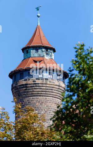 Sinwell-Turm, erbaut im 13. Jahrhundert, Höhe 41 Meter, Wehrturm und Wehrturm, runder Turm der Nürnberger Burg, Kaiserburg, Sebald Old Stockfoto