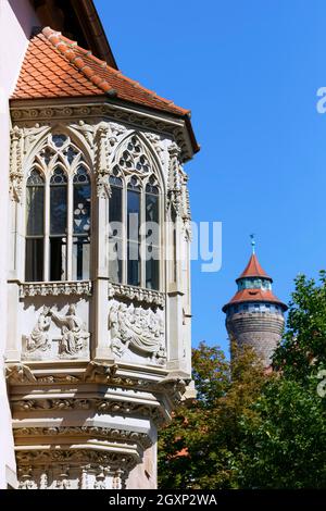 Choerlein oder Erker am Pfarrhaus Sebald, erbaut 1361-1379, renoviert 2021, gotisch, am hinteren Sinwell-Turm, runder Turm der Nürnberger Burg Stockfoto