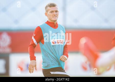 Warschau, Polen. Oktober 2021. Karol Swiderski aus Polen in Aktion während des offiziellen Trainings der polnischen Fußballnationalmannschaft vor den Qualifikationsspielen der FIFA Fußball-Weltmeisterschaft Katar 2022 gegen San Marino und Albanien in Warschau. (Foto von Mikolaj Barbanell/SOPA Images/Sipa USA) Quelle: SIPA USA/Alamy Live News Stockfoto