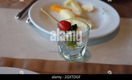 Hors D'oeuvres Fingerfood in einem Glasglas Stockfoto