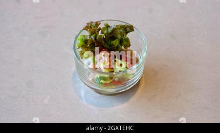 Hors D'oeuvres Fingerfood in einem Glasglas Stockfoto