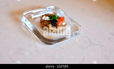 Hors D'oeuvres Fingerfood in einem Glasglas Stockfoto