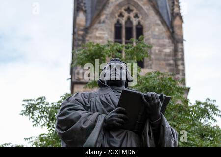 Lutherdenkmal vor der Kaufmannskirche in Erfurt, Thüringen Stockfoto