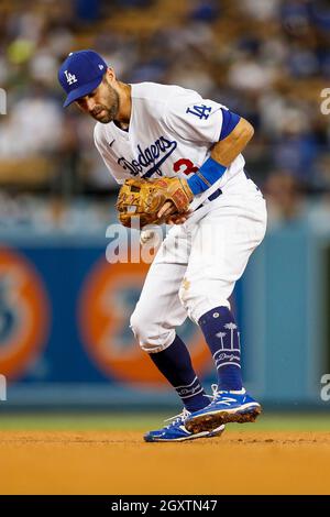 Los Angeles Dodgers dritter Baseman Chris Taylor (3) macht einen Fehler während eines MLB-Spiels in der regulären Saison gegen die San Diego Padres, Mittwoch, September Stockfoto