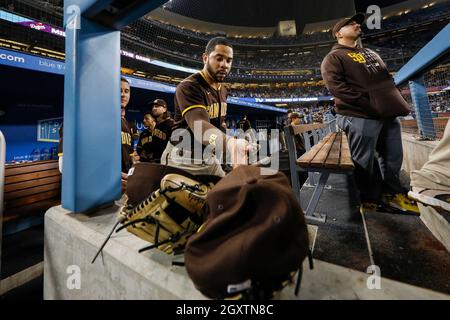 Der linke Feldspieler Tommy Pham (28) von San Diego Padres nimmt das Feld während eines MLB-Spiels in der regulären Saison gegen die Los Angeles Dodgers am Mittwoch, den September ein Stockfoto