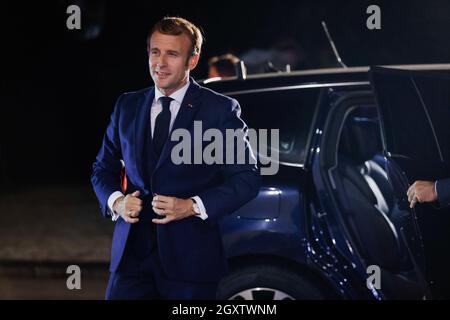 Brdo Pri Kranju, Slowenien. Oktober 2021. Der französische Präsident Emmanuel Macron trifft auf den EU-Westbalkan-Gipfel ein, der am 6. Oktober 2021 stattfinden wird. Kredit: SOPA Images Limited/Alamy Live Nachrichten Stockfoto