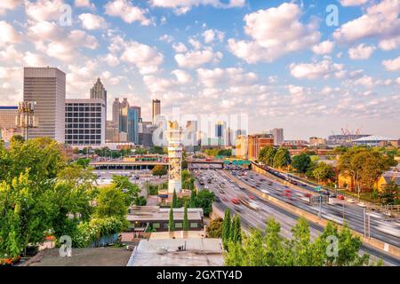 Skyline von Atlanta bei Sonnenuntergang in Georgia, USA Stockfoto