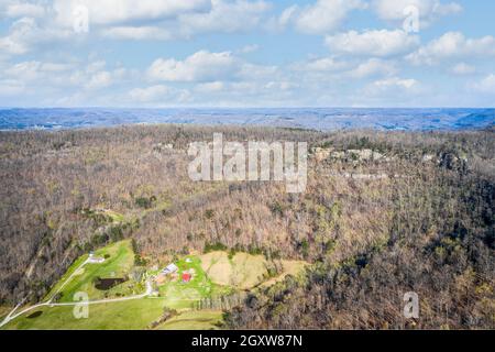 Landschaftlich reizvolle Luftaufnahme der Landschaft von Central Kentucky in der Nähe von Berea Stockfoto