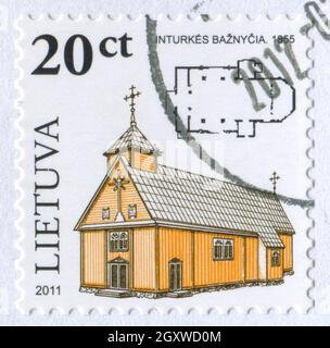 LITAUEN - UM 2011: Briefmarke gedruckt von Litauen, zeigt Kirche, um 2011 Stockfoto