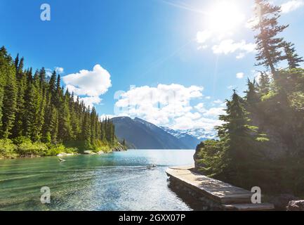 Wanderung zum türkisblauen Wasser der malerischen Garibaldi Lake in der Nähe von Whistler, BC, Kanada. Sehr beliebte Wanderung Ziel in British Columbia. Stockfoto