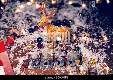 Frohes neues Jahr 2022 Textnachricht mit Lichteffekten Hintergrund Stock Foto Stockfoto