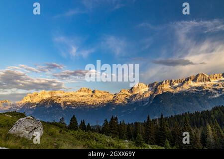 Dolomiten an der italienischen und slowenischen Grenze um den Berg Monte Ursic Mit 2541 m in den Julischen Alpen Stockfoto