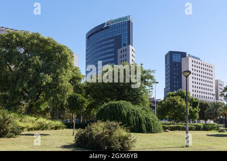 VALENCIA, SPANIEN - 05. OKTOBER 2021: Iberdrola ist ein spanisches multinationales Energieversorgungsunternehmen mit Sitz in Bilbao, Spanien. Stockfoto