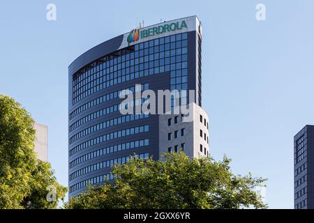 VALENCIA, SPANIEN - 05. OKTOBER 2021: Iberdrola ist ein spanisches multinationales Energieversorgungsunternehmen mit Sitz in Bilbao, Spanien. Stockfoto