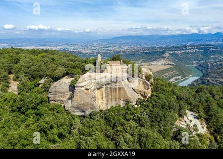 Sant Feliu de Savassona ist eine romanische Kirche in Tavernoles (Osona), die im Inventar des architektonischen Erbes Kataloniens enthalten ist. Spanien Stockfoto