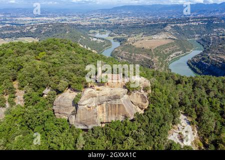 Sant Feliu de Savassona ist eine romanische Kirche in Tavernoles (Osona), die im Inventar des architektonischen Erbes Kataloniens enthalten ist. Spanien Stockfoto