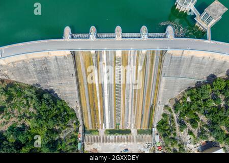 Der Blick auf den Damm des Sau Reservoir, im Ter Fluss, in der Provinz Girona, Katalonien, Spanien Stockfoto