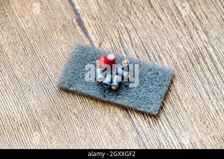 Führen Kugeln für pneumatische Waffen. Kugeln Kaliber 4,5 mm. Stockfoto