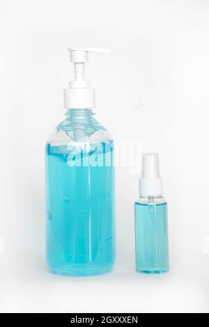 Alkoholgel. Hände reinigen ein Finger, der Desinfektionsmittel auf die Hand pumpt. Verhindern Sie die Ausbreitung von Keimen und Bakterien zu beseitigen und Infektionen zu vermeiden Coronavir Stockfoto