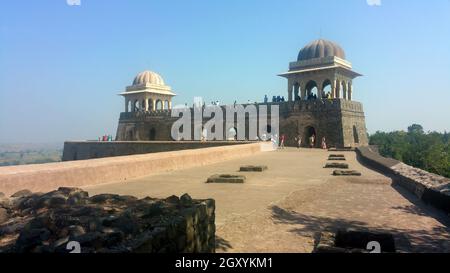 Der Pavillon oder Mahal des Rani Rupmati-Palastes hat einen afghanischen Architekturstil und wurde ursprünglich als Armeeobservatorium in Mandu in Dhaar DIS errichtet Stockfoto