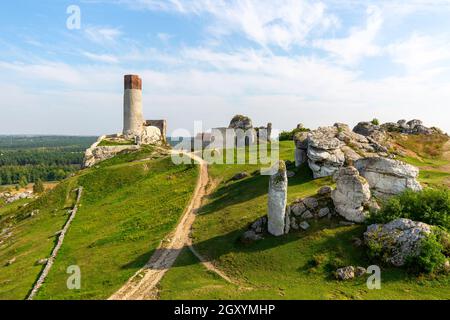 Ruinen der mittelalterlichen gotischen Burg Olsztyn auf dem polnischen Jura Hochland, Olsztyn, Schlesien, Polen Stockfoto