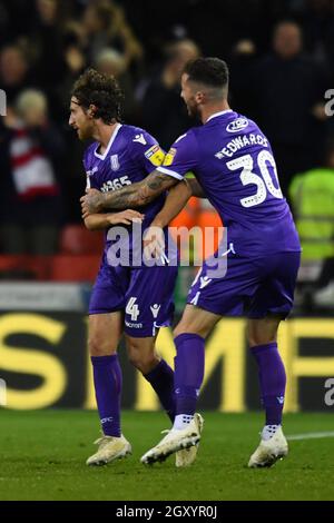 Joe Allen von Stoke City feiert das erste Tor seines Spielers Stockfoto