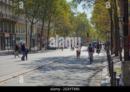 Paris, Radverkehr am Boulevard Sebastopol // Paris, Boulevard Sebastopol, Fahrradverkehr