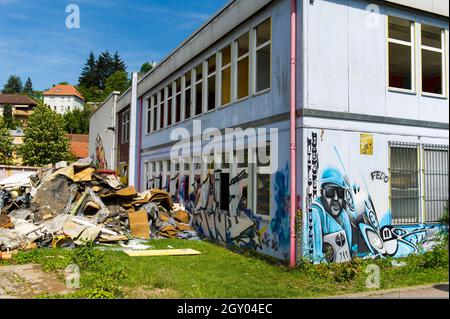 Abreißarbeiten eines Bürogebäudes, Deutschland Stockfoto