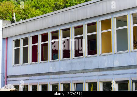 Abreißarbeiten eines Bürogebäudes, Deutschland Stockfoto