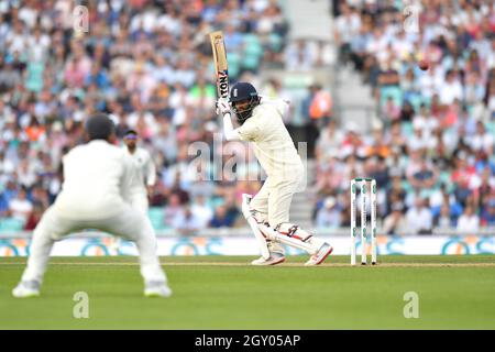 Englands Moeen Ali Fledermäuse während des Testmatches im Kia Oval, London. Stockfoto