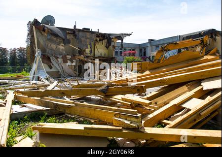 Abreißarbeiten eines Bürogebäudes, Deutschland Stockfoto