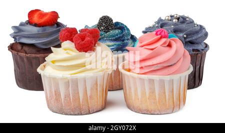 Gruppe von Cupcakes mit farbigen Belag isoliert auf weißem Hintergrund Stockfoto