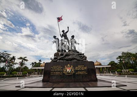 , - 25. Nov 2016: Das National Monument (Tugu Negara) Kriegsdenkmal in Kuala Lumpur, Malaysia Stockfoto