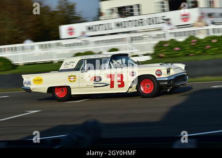 Romain Dumas, Bill Shepherd, Ford Thunderbird, St. Mary’s Trophy Race, Teile 1 und 2, Limousinen, die zwischen 1950 und 1959 auf die Strecke fuhren, Goodwoo Stockfoto