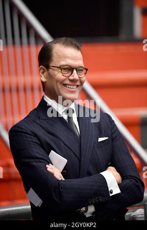 Prinz Daniel besucht die Behrn Arena, eine Eishockeyhalle in Orebro, Schweden, am 6. Oktober 2021. Das Kronprinzessin-Paar ist auf einem eintägigen Besuch in Orebro. Foto: Pontus Lundahl / TT-Code 10050 Stockfoto