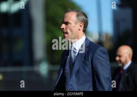 MANCHESTER, GROSSBRITANNIEN. 6. OKTOBER: Dominic Raab, Abgeordneter, Lordkanzler und Justizminister, am vierten Tag der Konferenz der Konservativen Partei in Manchester Central, Manchester, am Mittwoch, den 6. Oktober 2021. (Kredit: MI Nachrichten) Kredit: MI Nachrichten & Sport /Alamy Live Nachrichten Stockfoto