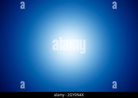 Ein blauer Hintergrund, Dunkle Tapete, Blackboard, Studio backgorund, Hintergrund verdunkeln, Verlauf Stockfoto