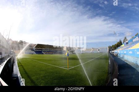 ESTORIL, PORTUGAL - 03. OKTOBER: Panoramablick auf Estadio Antonio Coimbra da Mota, vor dem Liga Portugal Bwin-Spiel zwischen GD Estoril Praia und dem FC Gil Vicente im Estadio Antonio Coimbra da Mota am 3. Oktober 2021 in Estoril, Portugal. (Foto nach MB-Medien) Stockfoto