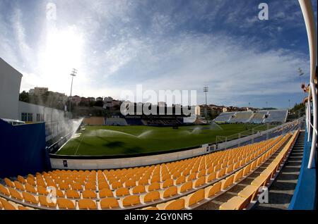 ESTORIL, PORTUGAL - 03. OKTOBER: Panoramablick auf Estadio Antonio Coimbra da Mota, vor dem Liga Portugal Bwin-Spiel zwischen GD Estoril Praia und dem FC Gil Vicente im Estadio Antonio Coimbra da Mota am 3. Oktober 2021 in Estoril, Portugal. (Foto nach MB-Medien) Stockfoto