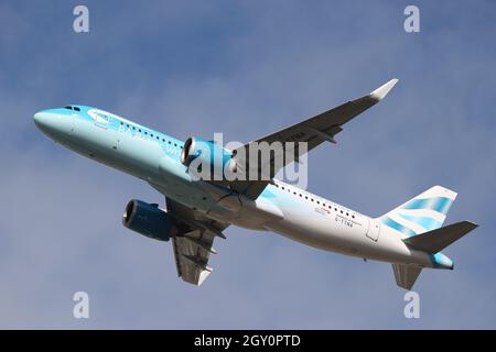 Der Airbus A320neo G-TTNA von British Airways in seiner BA Better World-Lackierung nimmt vom Flughafen London Heathrow, Großbritannien, ab Stockfoto