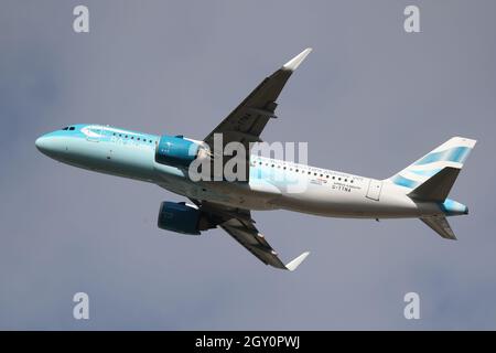 Der Airbus A320neo G-TTNA von British Airways in seiner BA Better World-Lackierung nimmt vom Flughafen London Heathrow, Großbritannien, ab Stockfoto