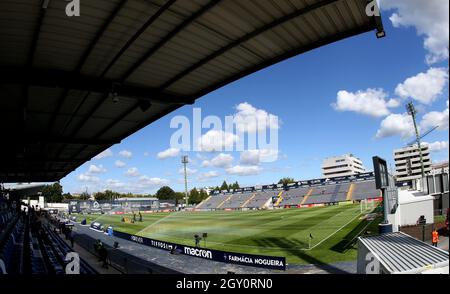 FAMALICAO, PORTUGAL - 18. SEPTEMBER: Panoramablick auf Estadio Municipal von Famalicao vor dem Liga Portugal Bwin-Spiel zwischen FC Famalicao und CS Maritimo im Estadio Municipal am 18. September 2021 in Famalicao, Portugal. (Foto nach MB-Medien) Stockfoto