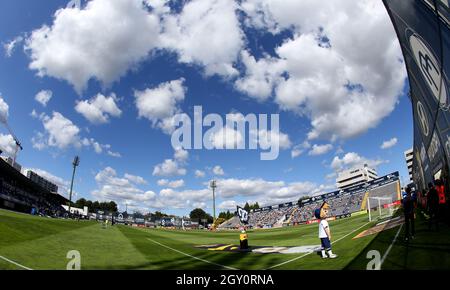 FAMALICAO, PORTUGAL - 18. SEPTEMBER: Panoramablick auf Estadio Municipal von Famalicao vor dem Liga Portugal Bwin-Spiel zwischen FC Famalicao und CS Maritimo im Estadio Municipal am 18. September 2021 in Famalicao, Portugal. (Foto nach MB-Medien) Stockfoto