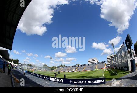 FAMALICAO, PORTUGAL - 18. SEPTEMBER: Panoramablick auf Estadio Municipal von Famalicao vor dem Liga Portugal Bwin-Spiel zwischen FC Famalicao und CS Maritimo im Estadio Municipal am 18. September 2021 in Famalicao, Portugal. (Foto nach MB-Medien) Stockfoto