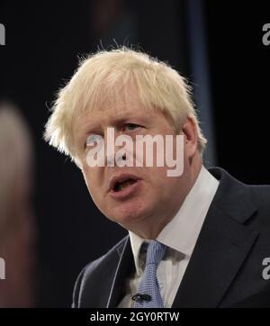 Manchester, Großbritannien. Oktober 2021. Der britische Premierminister Boris Johnson hält am Mittwoch, den 06. Oktober 2021, seine Grundsatzrede auf der konservativen Parteikonferenz 2021 in Manchester. Foto von Hugo Philpott/UPI Credit: UPI/Alamy Live News Stockfoto